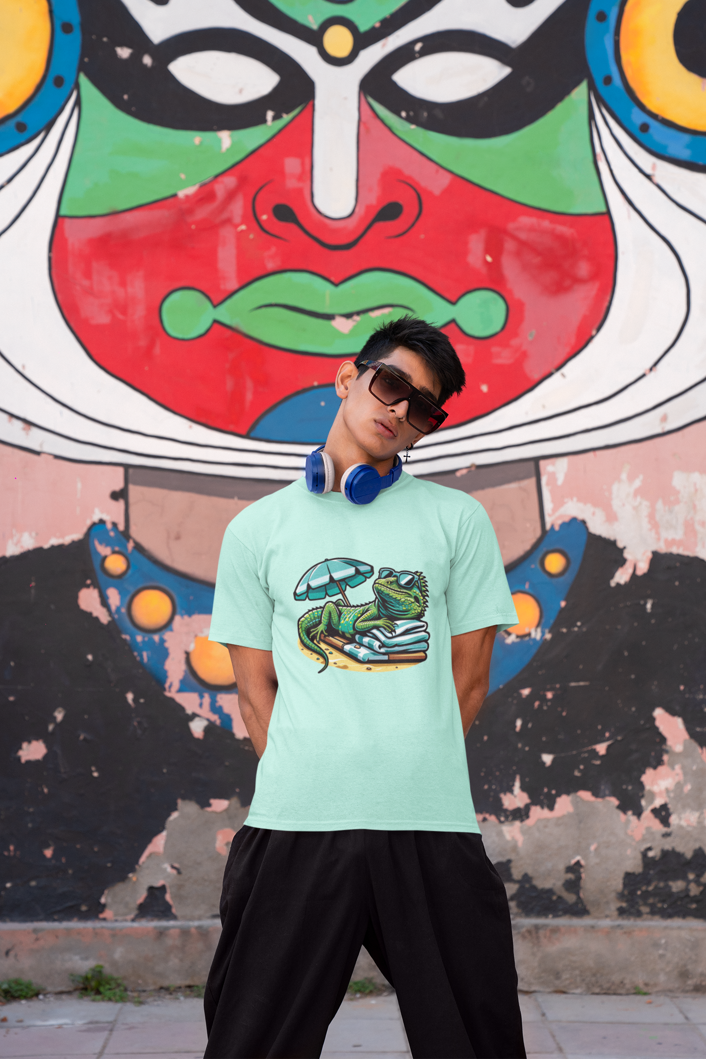 Lizard Sunbathing | Printed | Crew